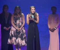 Lauren Daigle bij de Dove Awards
