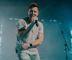 Jeremy zonder snor
